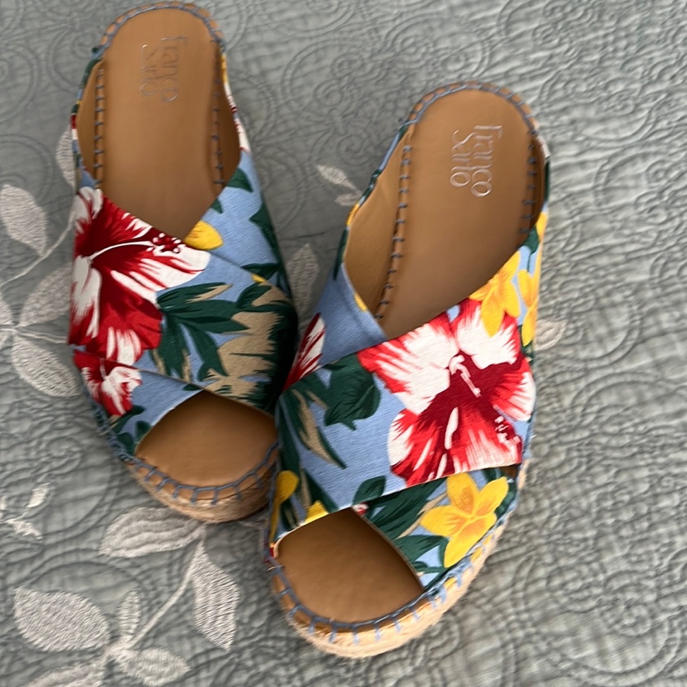 Flower print wedge sandals